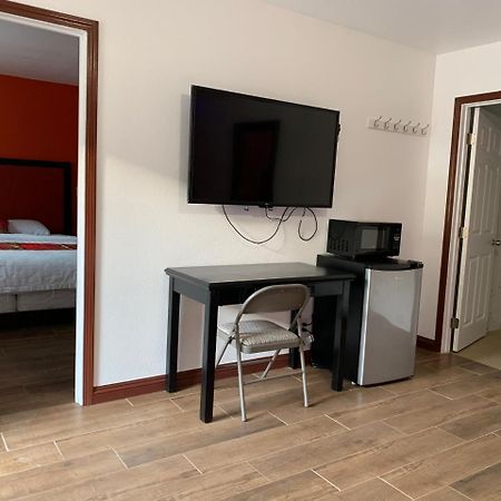 Norwalk Inn & Suites Экстерьер фото