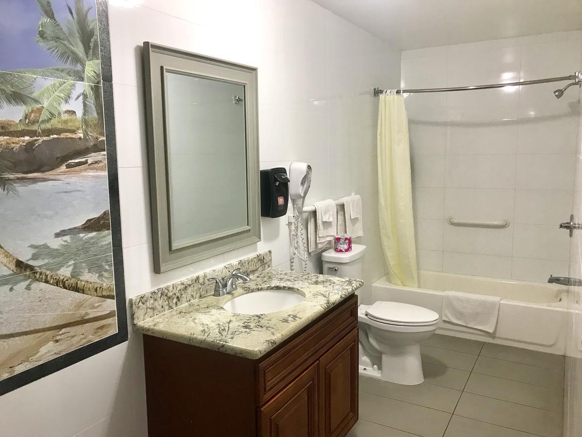 Norwalk Inn & Suites Экстерьер фото