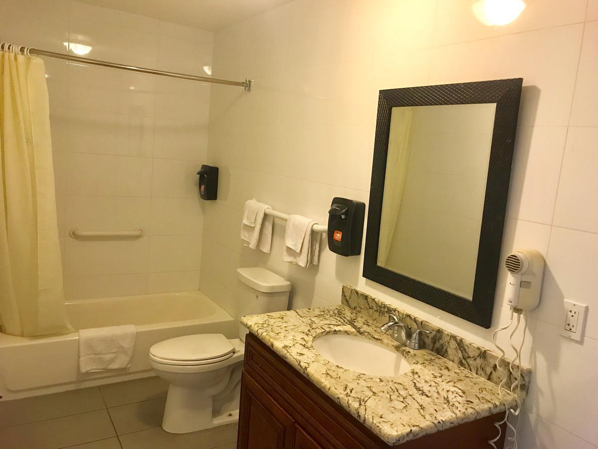 Norwalk Inn & Suites Экстерьер фото