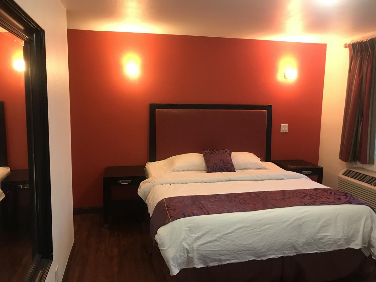 Norwalk Inn & Suites Экстерьер фото