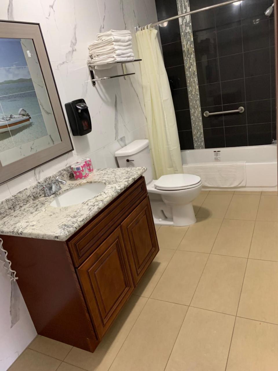 Norwalk Inn & Suites Экстерьер фото
