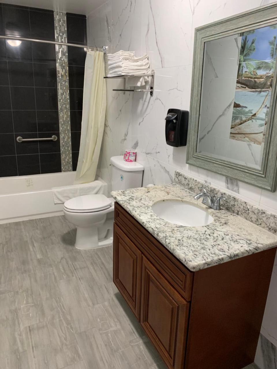 Norwalk Inn & Suites Экстерьер фото